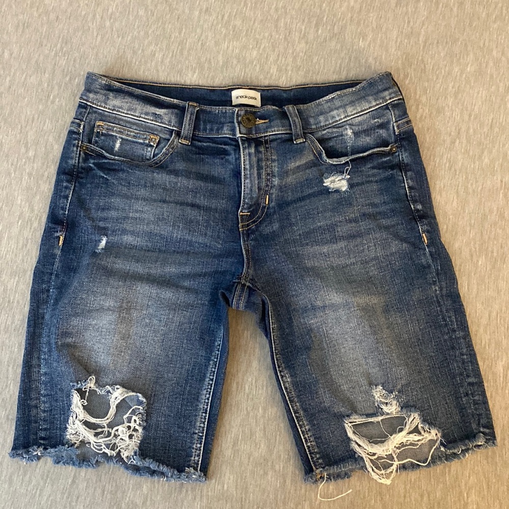 Sneak peek shorts